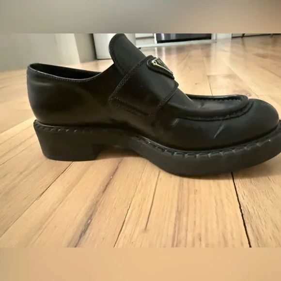 Prada Women’s Black Loafers Size 38 - Picture 5 of 11